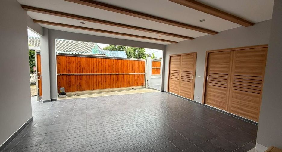 For rent 3 bedrooms villa in Mueang Phuket, Phuket