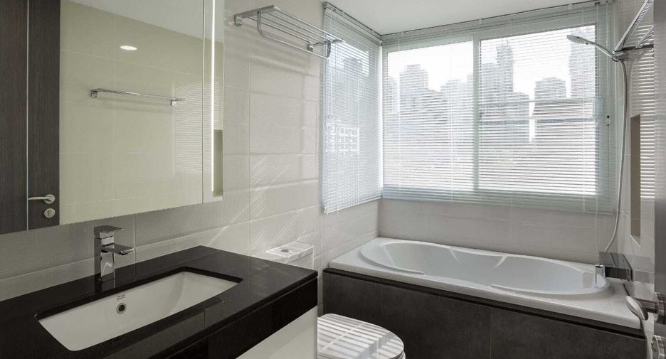 For rent 3 bedrooms condo in Khlong Toei, Bangkok