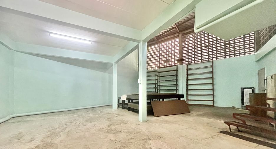 For rent 6 bedrooms office in Bueng Kum, Bangkok