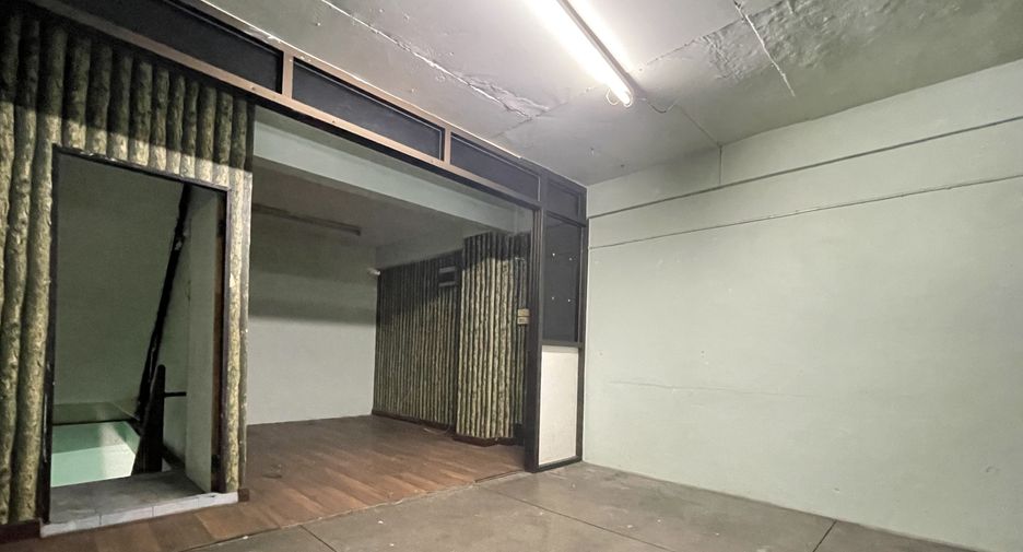 For rent 6 bedrooms office in Bueng Kum, Bangkok