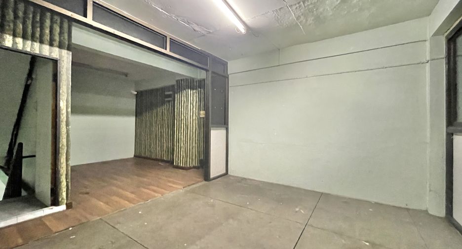 For rent 6 bedrooms office in Bueng Kum, Bangkok