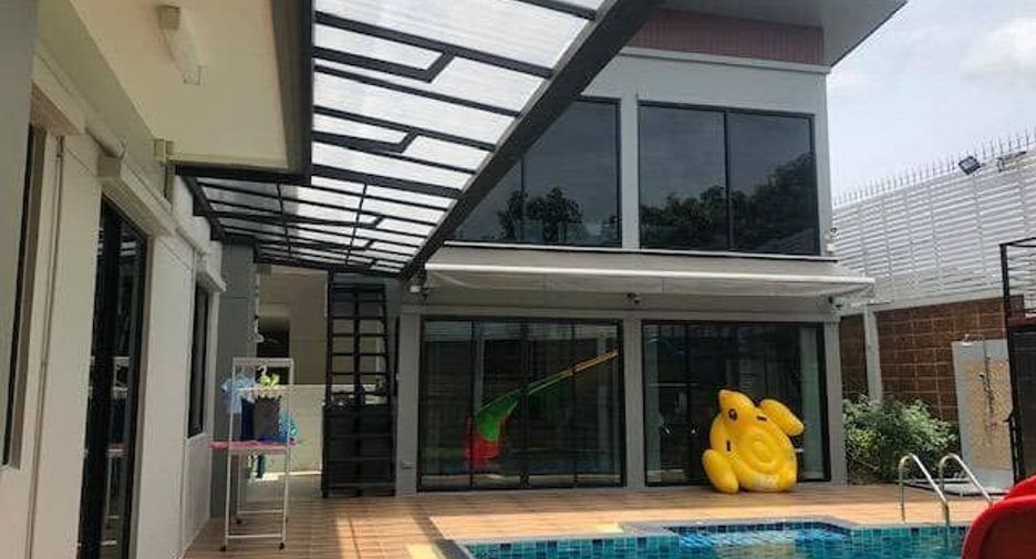 For sale 7 bedrooms house in Mueang Samut Prakan, Samut Prakan