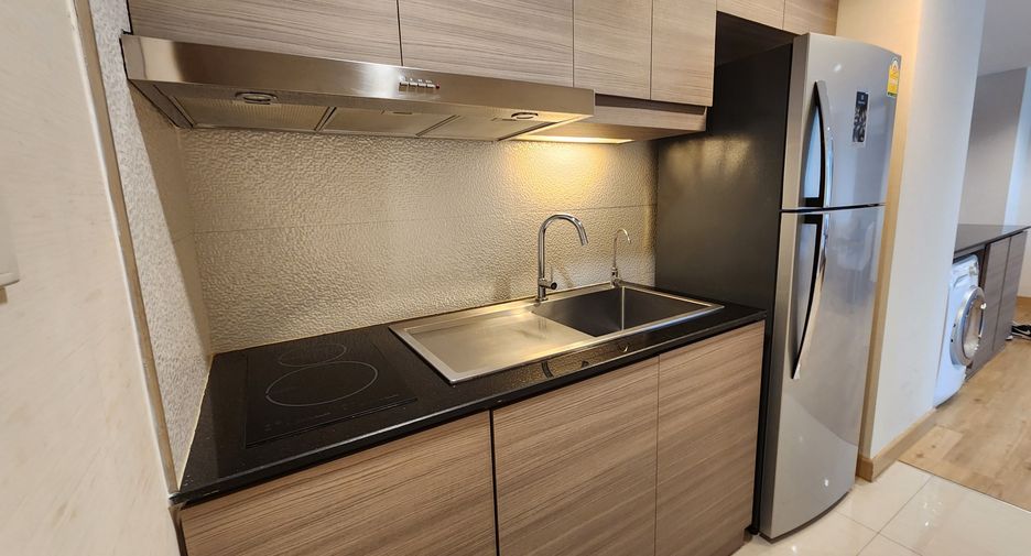 For rent 1 bed apartment in Pathum Wan, Bangkok