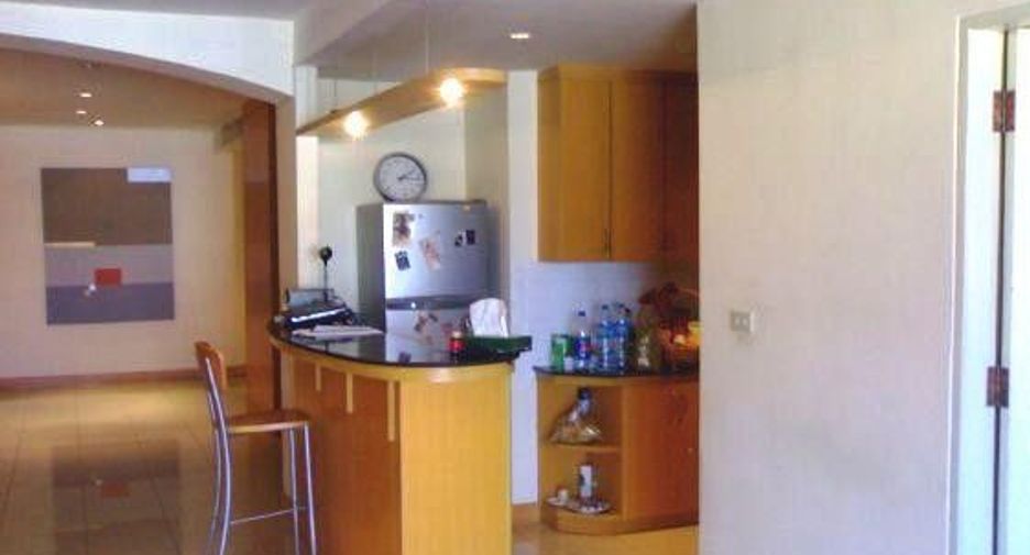 For rent 3 bedrooms condo in Khlong Toei, Bangkok