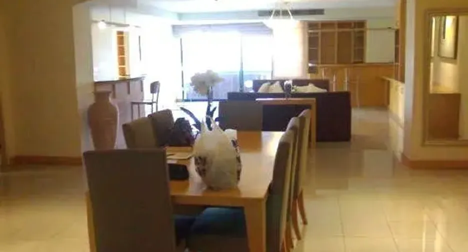 For rent 3 bedrooms condo in Khlong Toei, Bangkok