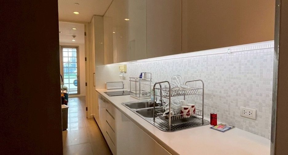 À louer 3 chambres condo à Pathum Wan, Bangkok