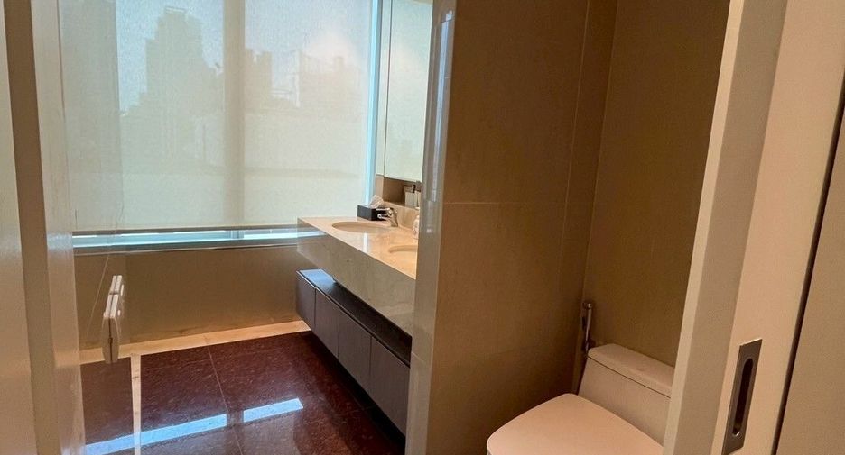 À louer 3 chambres condo à Pathum Wan, Bangkok