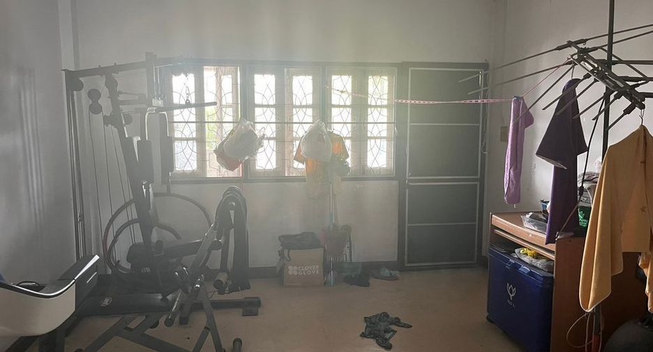 For sale 6 bedrooms retail Space in Don Mueang, Bangkok