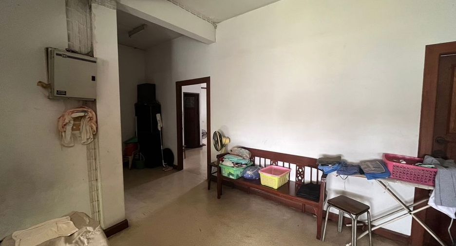 For sale 6 bedrooms retail Space in Don Mueang, Bangkok