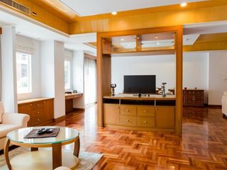 For rent 3 bedrooms apartment in Watthana, Bangkok