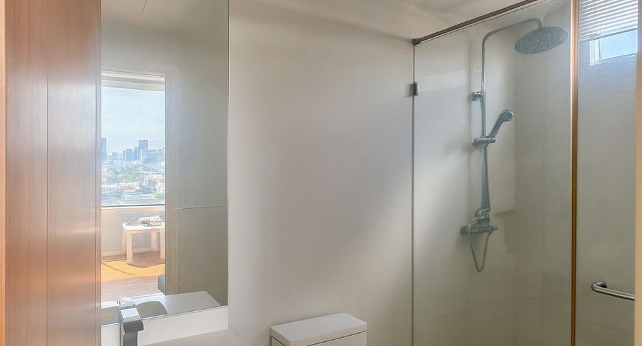 For sale and for rent 3 bedrooms condo in Watthana, Bangkok