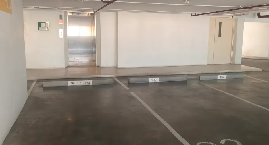 Condo en venta y en alquiler de 3 habitaciones en Watthana, Bangkok