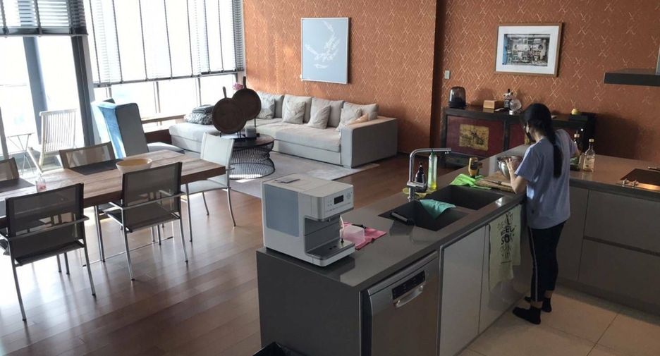 À vendre et à louer 4 chambres condo à Khlong Toei, Bangkok
