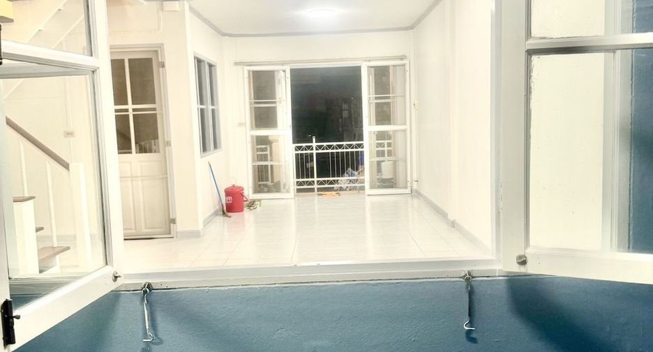 Casa adosada en venta de 3 habitaciones en Phra Pradaeng, Samut Prakan