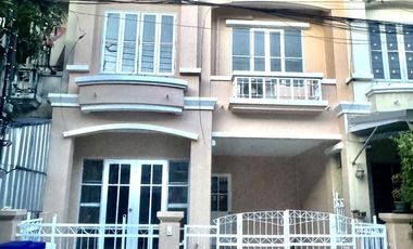 Casa adosada en venta de 3 habitaciones en Phra Pradaeng, Samut Prakan