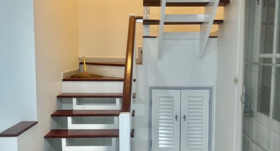 Casa adosada en venta de 3 habitaciones en Phra Pradaeng, Samut Prakan