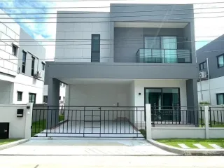 Casa en alquiler de 3 habitaciones en Bang Phli, Samut Prakan