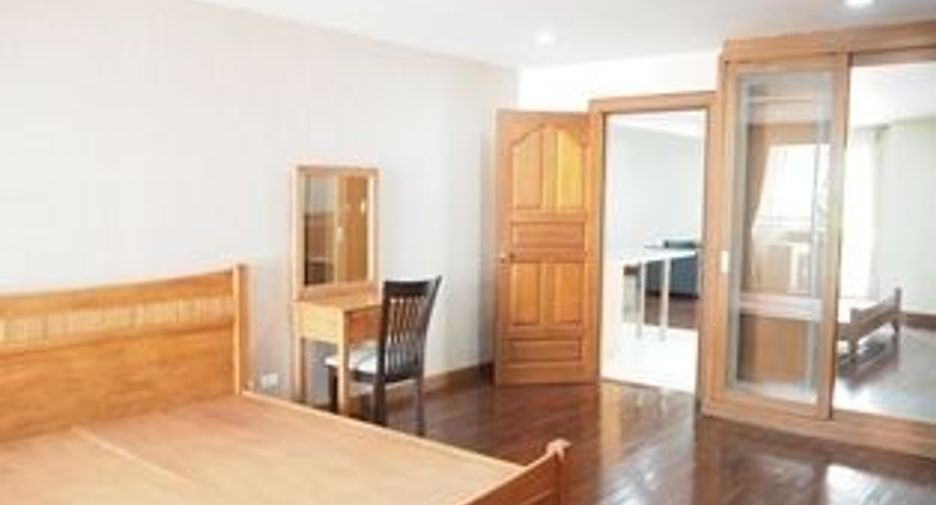 For rent 2 bedrooms apartment in Pathum Wan, Bangkok