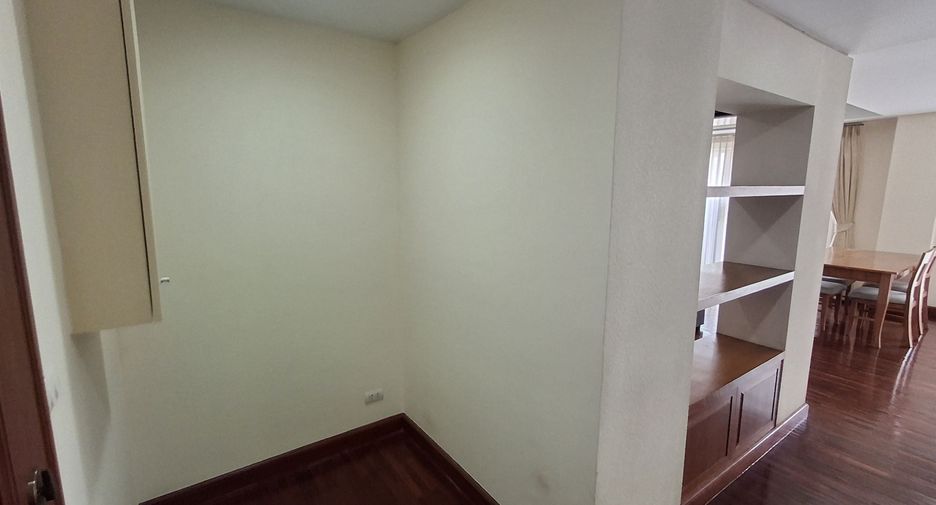 For rent 2 bedrooms apartment in Pathum Wan, Bangkok