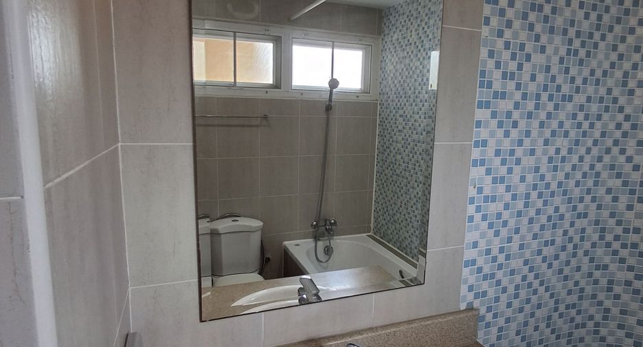 For rent 2 bedrooms apartment in Pathum Wan, Bangkok