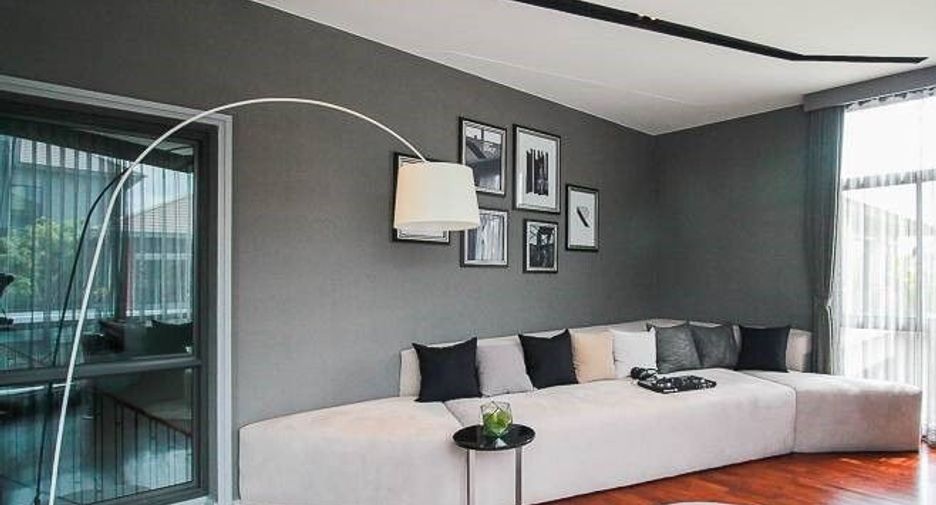 For sale and for rent 5 bedrooms house in Saphan Sung, Bangkok