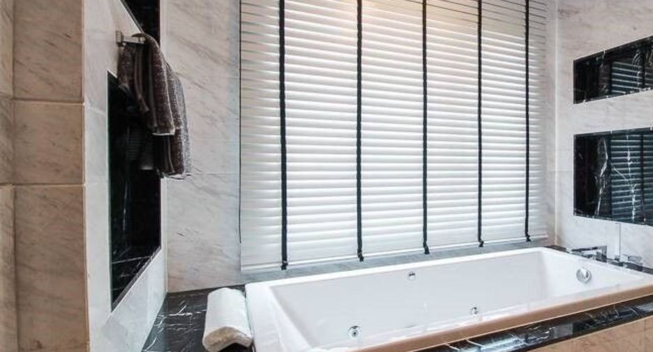 For sale and for rent 5 bedrooms house in Saphan Sung, Bangkok