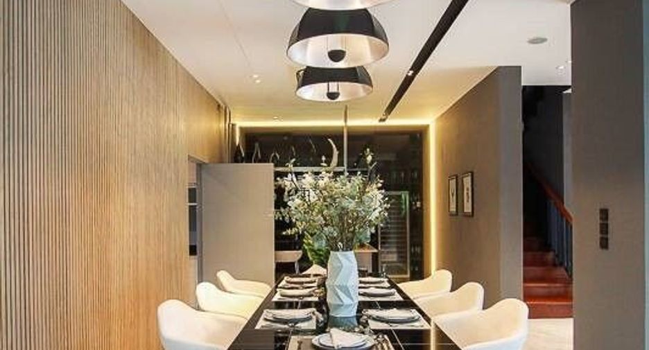 For sale and for rent 5 bedrooms house in Saphan Sung, Bangkok