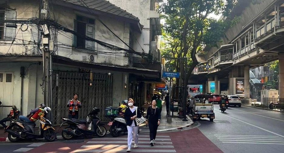 For sale 4 bedrooms retail Space in Bang Rak, Bangkok