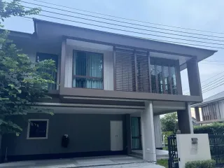 For rent 4 bedrooms house in Bang Kapi, Bangkok