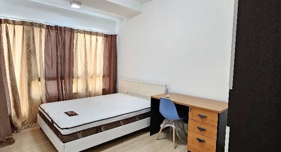 Casa adosada en venta y en alquiler de 3 habitaciones en Bang Kapi, Bangkok