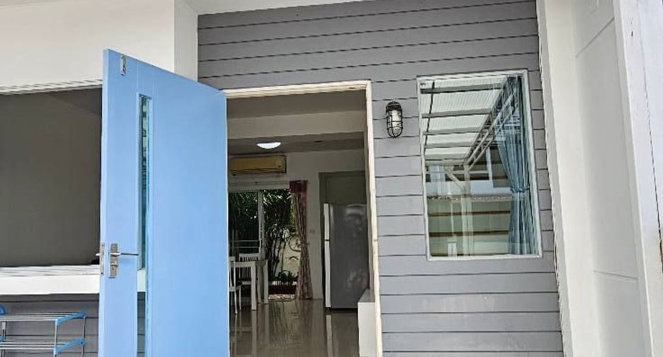 Casa adosada en venta y en alquiler de 3 habitaciones en Bang Kapi, Bangkok