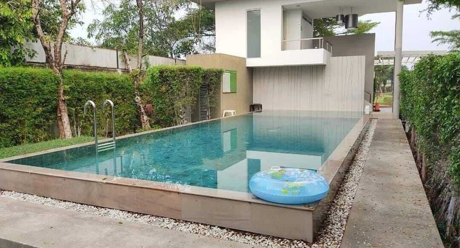 Casa adosada en venta y en alquiler de 3 habitaciones en Bang Kapi, Bangkok