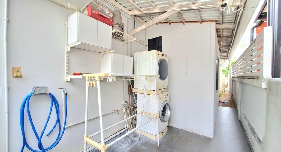 For rent 4 bedrooms house in Prawet, Bangkok