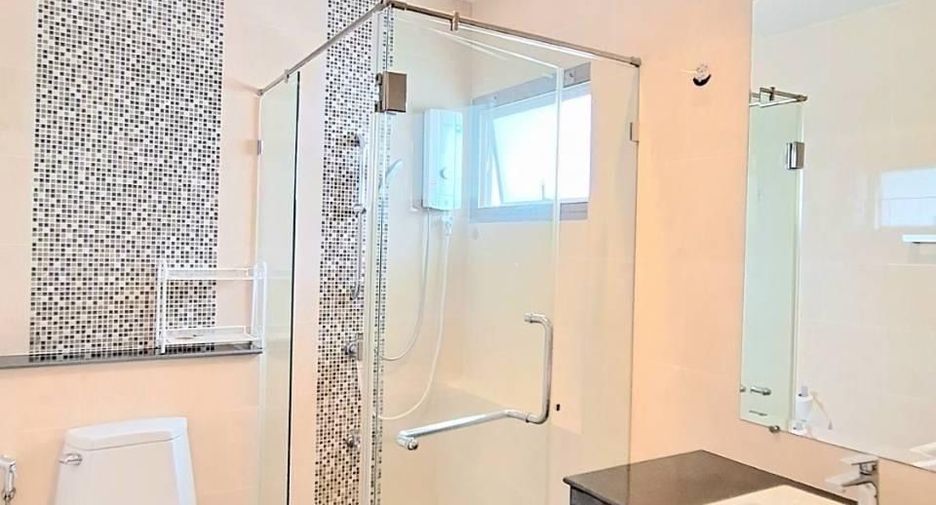 For rent 4 bedrooms house in Prawet, Bangkok