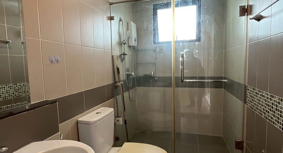 For sale 4 bedrooms townhouse in Bueng Kum, Bangkok