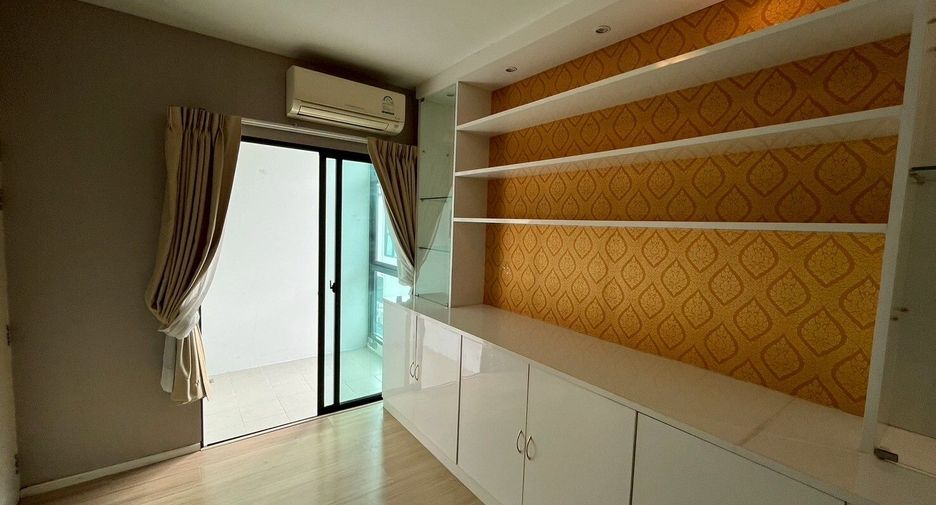 For sale 4 bedrooms townhouse in Bueng Kum, Bangkok