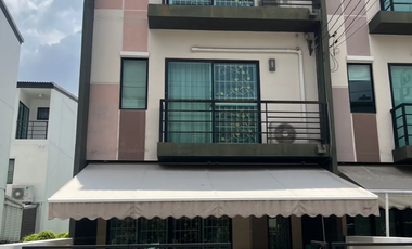 For sale 4 bedrooms townhouse in Bueng Kum, Bangkok
