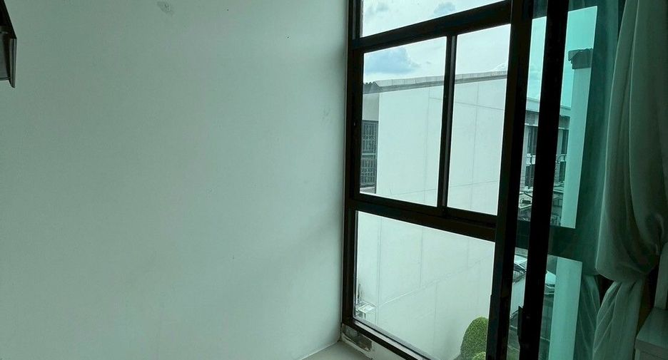 For sale 4 bedrooms townhouse in Bueng Kum, Bangkok