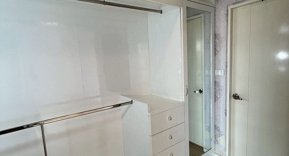 For sale 4 bedrooms townhouse in Bueng Kum, Bangkok