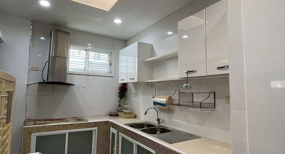 For sale 4 bedrooms townhouse in Bueng Kum, Bangkok