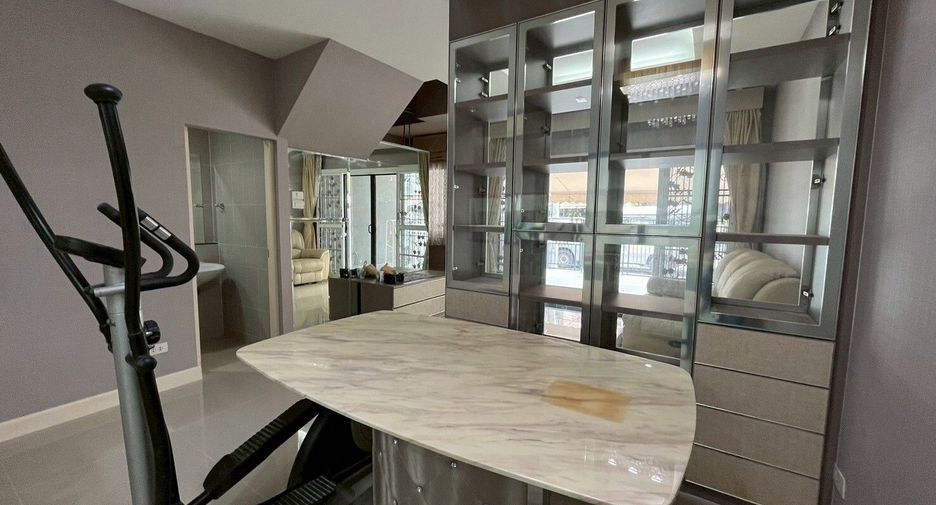 For sale 4 bedrooms townhouse in Bueng Kum, Bangkok