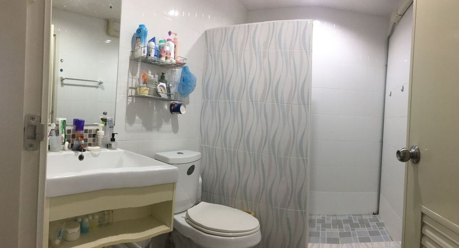 For sale 3 bedrooms townhouse in Bueng Kum, Bangkok