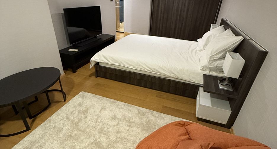 For rent 3 bedrooms condo in Watthana, Bangkok
