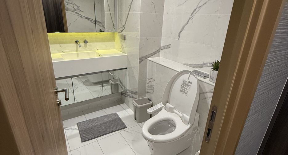 For rent 3 bedrooms condo in Watthana, Bangkok