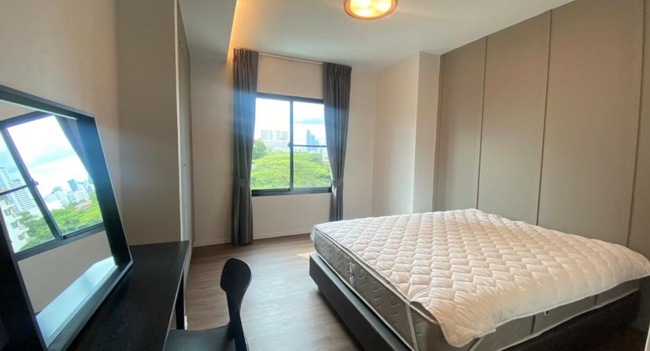 For rent 3 bedrooms condo in Watthana, Bangkok