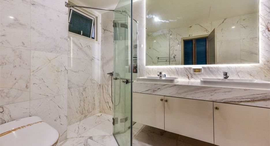 For sale 3 bedrooms condo in Sathon, Bangkok