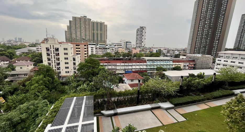For rent 2 bedrooms condo in Thon Buri, Bangkok