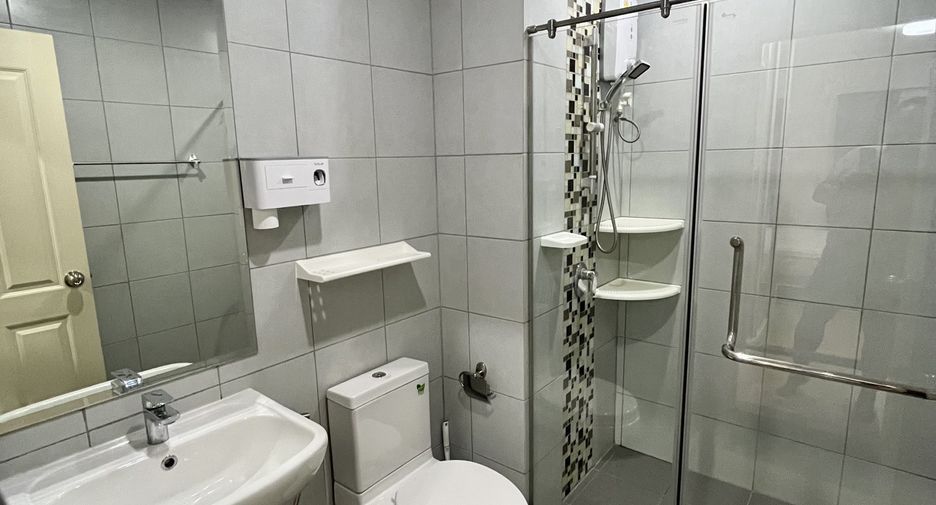 For rent 2 bedrooms condo in Thon Buri, Bangkok