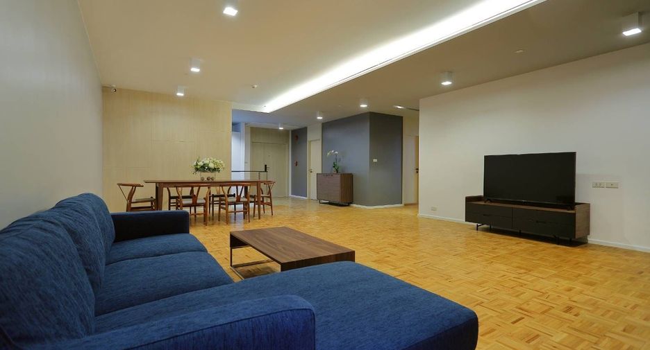 For rent 2 bedrooms condo in Watthana, Bangkok
