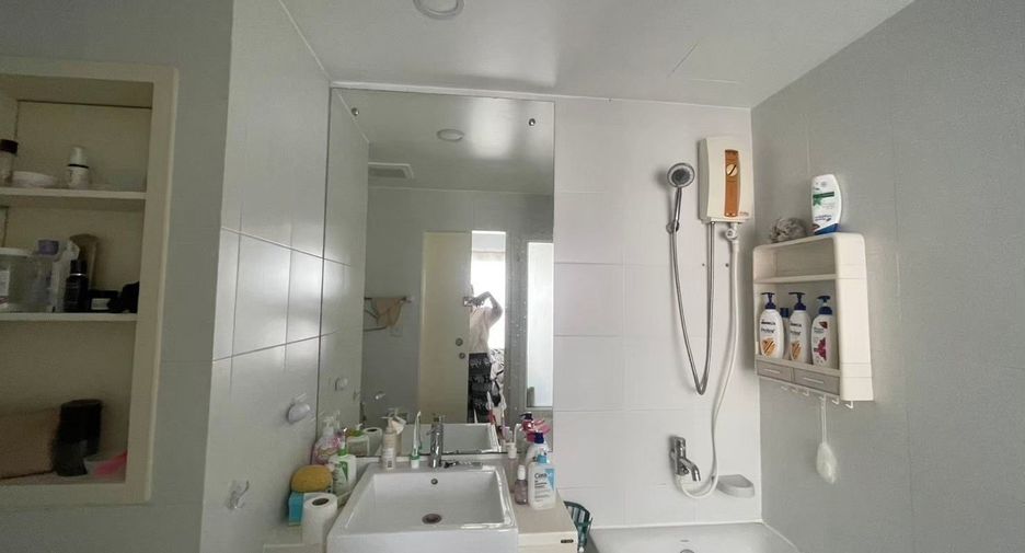 For rent 2 bedrooms condo in Sathon, Bangkok